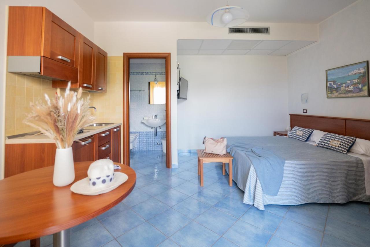 Hotel Residence Torre Del Porto Mattinata Room photo